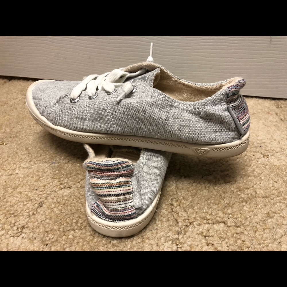 Women’s size 7 Roxy preppy grey shoe